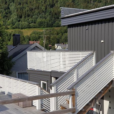 Lyngen Apartments Lyngseidet Exterior foto